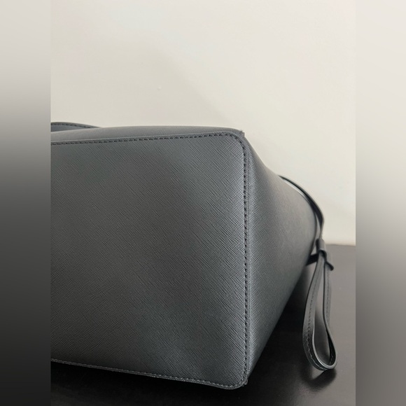 Michael Kors Large Tote Bag - Picture 8 of 12